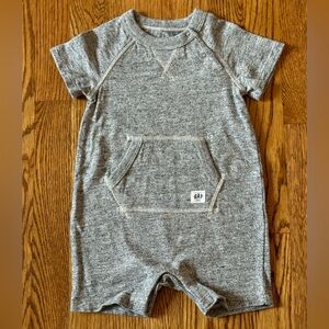 BabyGap Ultra Cute Grey Romper - One-Piece 12-18M - Great Condition